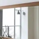 Quelle technique pour accrocher un miroir au mur sans clous 